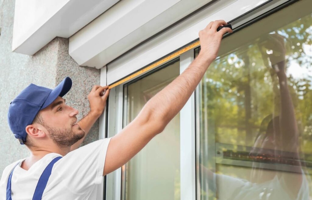 How Retractable Screens Can Make Your Home Safer In a Hurricane